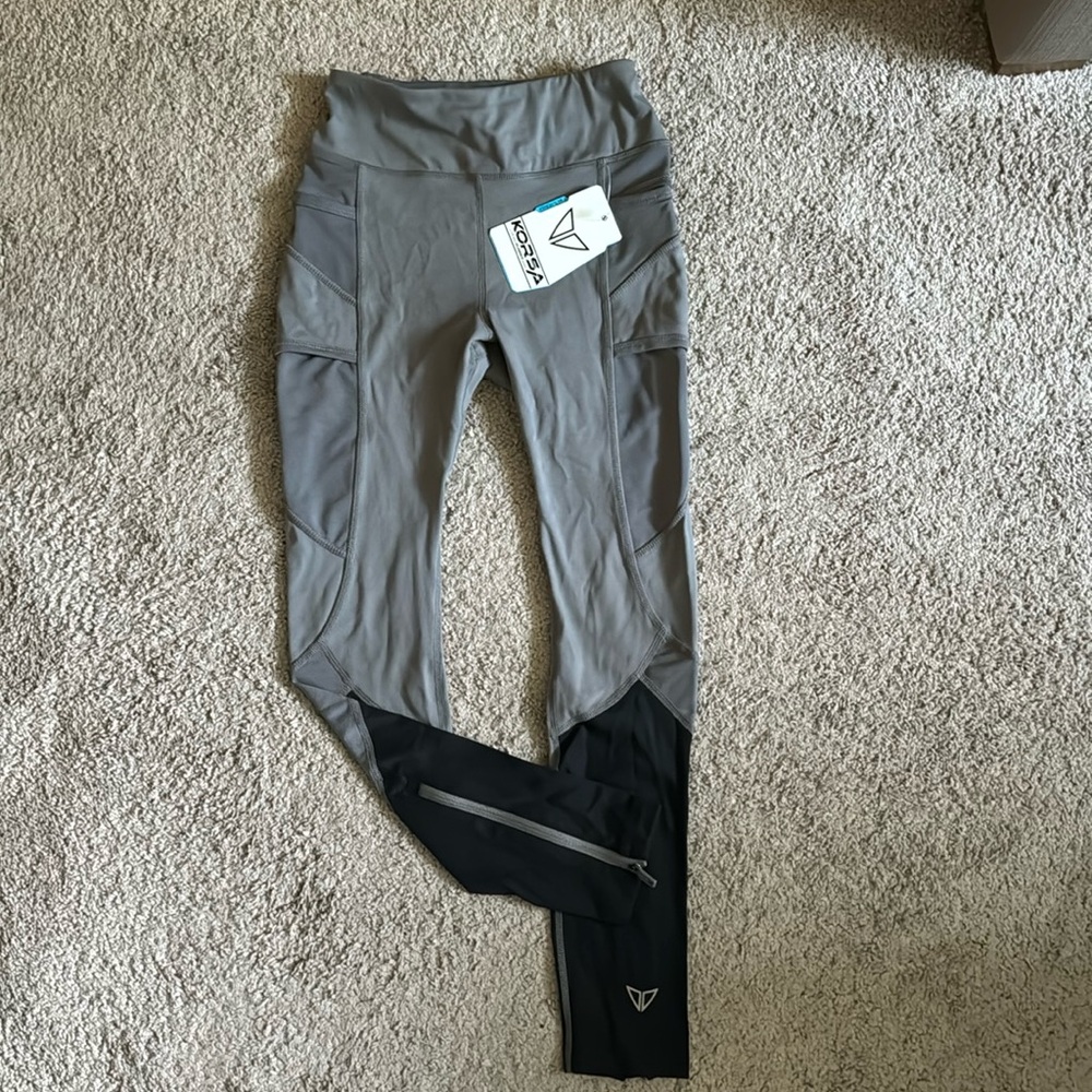 NEW Korsa 7/8 size XS race leggings grey black womens athletic running pockets